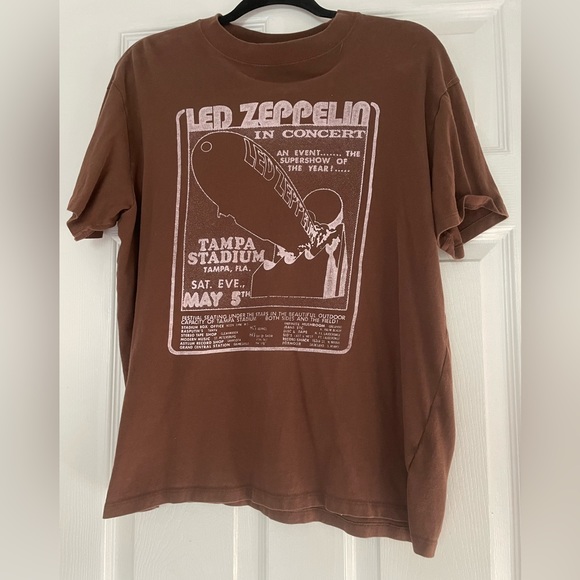 SOLD Abercrombie & Fitch Graphic Tee - Picture 1 of 1